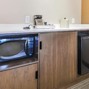 One-Bedroom Corner King Suite
